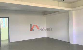 Imagem 2: Sala com 36m² e 02 banheiros no Vila da Serra