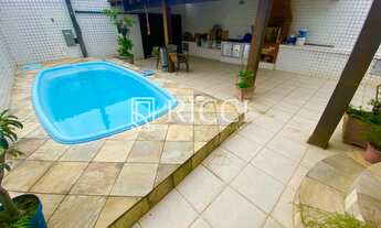 Imagem 2: Casa com piscina, Casa com churrasqueira
