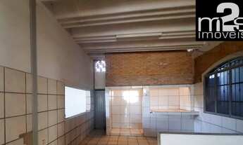 Imagem 3: Excelente Localização, Fluxo Intenso de Pedestres e Veículos, Próximo ao Centro