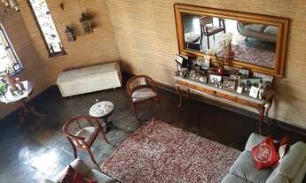 Imagem 5: Estilo Colonial, 06 Quartos, Localização Excelente em Bairro Tradicional