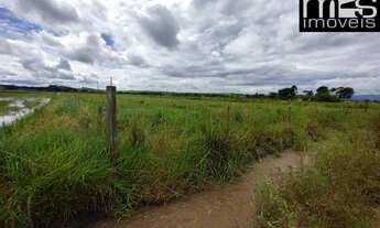 Imagem: Topografia 100 Plana, Córrego Na divisa