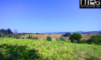 Imagem 5: Venda de Lindo Sítio com 10 Quartos Nascente Pavimentação Sede Piscina Lazer e 60.500m² e
