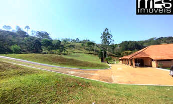 Imagem 2: Venda de Lindo Sítio com 10 Quartos Nascente Pavimentação Sede Piscina Lazer e 60.500m² e