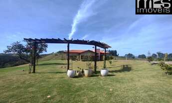 Imagem 3: Oportunidade única: Chácara à venda em Cunha-SP, bairro Samambaia, 3 suítes, 1 sala, 3 ban