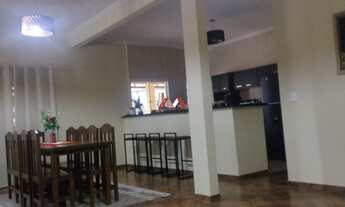 Imagem 2: Linda Chácara Mobiliada com Piscina e 2.400M² Área de Terreno no Barreiro em Taubaté-SP