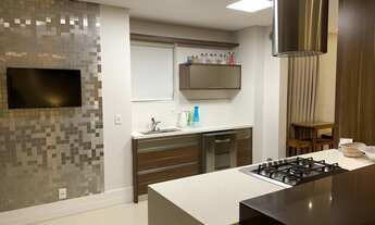 Imagem 2: 3 dormitórios, 3 suíte, 3 vagas na garagem, 226M² de Área Construída