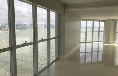 Imagem 3: 4 dormitórios, 4 suíte, 5 banheiro, 4 vagas na garagem, 237M² de Área Construída