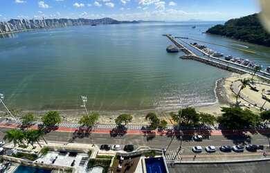 Imagem 6: 3 dormitórios, 3 suíte, 5 banheiro, 2 vagas na garagem, 203M² de Área Construída