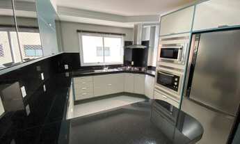 Imagem 2: 4 dormitórios, 2 suíte, 4 banheiro, 2 vagas na garagem, 200M² de Área Construída