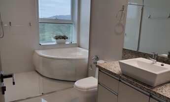 Imagem 2: 4 dormitórios, 4 suíte, 5 banheiro, 4 vagas na garagem, 182M² de Área Construída