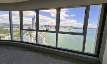 Imagem 2: 4 dormitórios, 4 suíte, 4 vagas na garagem, 257M² de Área Construída, 257M² de Área Total