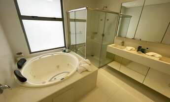 Imagem 2: 3 dormitórios, 3 suíte, 4 banheiro, 4 vagas na garagem, 399M² de Área Construída