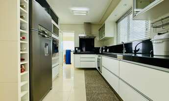 Imagem 2: 3 dormitórios, 3 suíte, 3 vagas na garagem, 206M² de Área Construída