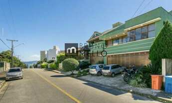 Imagem 2: Casa ampla de 694 m² com 4 suítes, escritórios, 7 vagas de garagem e terreno de 929 m² com