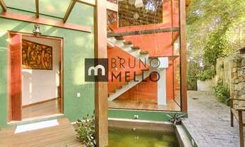 Imagem 2: Casa de 500 m² em meio a natureza com deck e piscina com vista panorâmica para o mar no Pâ