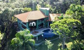 Imagem: Casa de 500 m² em meio a natureza com deck