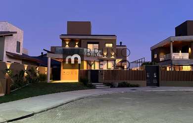 Imagem 5: Casa individual com piscina aquecida no Jardim Campeche com 4 dormitórios - Floripa/SC