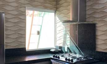 Imagem: Casa Térrea com 03 Dormitórios no Bairro