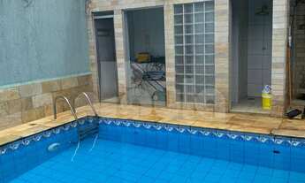 Imagem 2: Sobrado extremamente confortável circundado de jardins com 500 metros de terreno