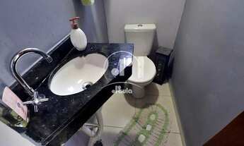 Imagem 5: Sobrado amplo e bem arejado à venda com duas suítes, e tres banheiros no total, sala e coz