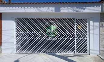 Imagem 3: Casa à venda com quatro dormitórios, dois banheiros, cozinha planejada, duas vagas de gar