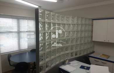 Imagem 7: Sala Comercial no Jardim Bela Vista Com 33 m² de área . Sala com mesas, cadeiras, e armár