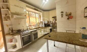 Imagem: Casa com 2 quartos, 2 banheiros, 3 vagas