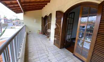 Imagem 6: Sobrado a venda com 156 m², 3 dormitórios sendo 1 suíte, 3 vagas de garagem no bairro Baet