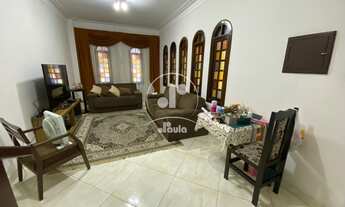 Imagem 3: Sobrado a venda com 156 m², 3 dormitórios sendo 1 suíte, 3 vagas de garagem no bairro Baet