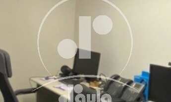 Imagem 4: Mezanino amplo com seis salas, ar condicionado, três banheiros, cozinha, uma vaga em recuo