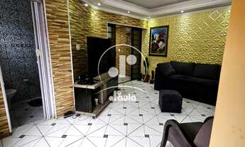 Imagem 2: Sobrado de 222m² à Venda em Santo André-SP, Parque Novo Oratório: 3 Quartos, 1 Suíte, 2 Sa