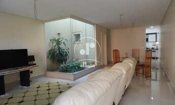 Imagem: Casa de 246m² no bairro Santa Terezinha