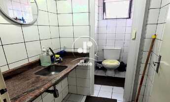 Imagem 6: Sala Comercial no Jardim Bela Vista Com 33 m² de área . Sala com mesas, cadeiras, e armár