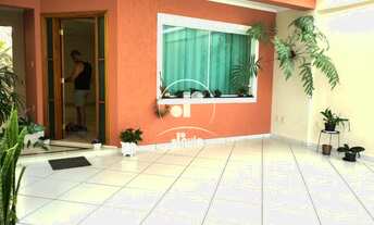 Imagem 2: Imperdível Sobrado à Venda na Vila Scarpelli, Santo André-SP: 3 Quartos, 1 Suíte, 1 Sala