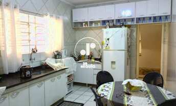 Imagem 2: Sobrado grande, com 04 quartos, sendo 01 suíte, 02 banheiros, Comodos amplos, entrada de l