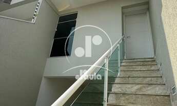 Imagem 2: Sobrado a venda com 181m², 3 dormitórios, 1 suíte, 3 banheiros, 5 vagas, na Vila Camilópol