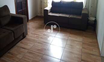 Imagem 2: Casa 3 dormitórios sendo 1 suíte mais sobrado nos fundos a venda próximo à Rua das Hortêns