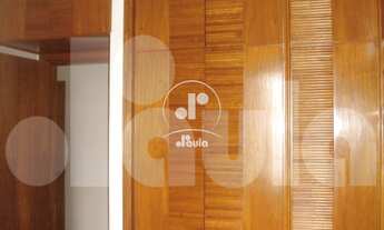 Imagem 6: Centro. Apartamento com 170m2. 3 dormitórios, sendo 1 suíte com sacada, 4 banheiros, 2 vag