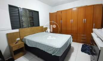 Imagem 3: Casa térrea com 2 dormitórios, 2 banheiros e 2 vagas