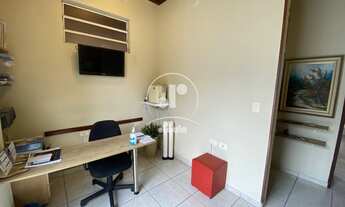 Imagem 3: Centro. Imóvel em Zona Comercial com 156m2, consistente de Salão Comercial, Casa, Edícula