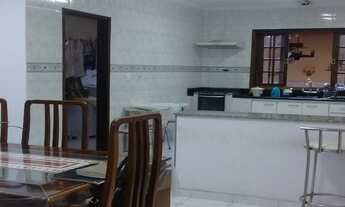 Imagem 4: Imperdível Sobrado de 256m² à Venda em Santo André-SP, Bairro Campestre: 3 Quartos, 1 Suít