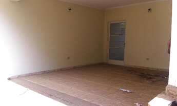 Imagem 3: 3 dormitórios, 1 suítes, 2 banheiro, 2 vagas na garagem