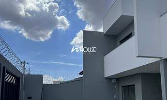 Imagem 1: 2 sobrados com 3 quartos e 1 suíte cada, no bairro Alto Umuarama II