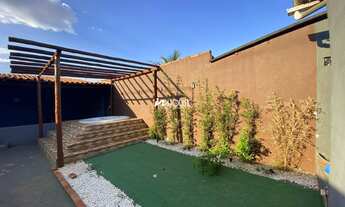 Imagem: Linda casa com três quartos e suíte no