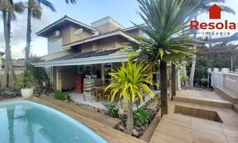 Imagem: Sobrado á Venda com 03 Suítes, piscina