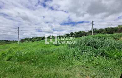 Imagem 2: Vendo ou alugo um lote urbano de 3.000m2, com 25,59m de frente e 122m de profundidade, em