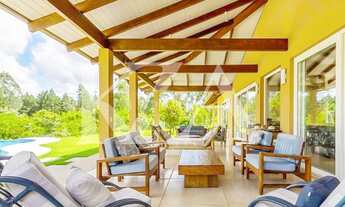 Imagem 5: Mansão com arquitetura litorânea e total conexão com a natureza à venda no Terras de São J