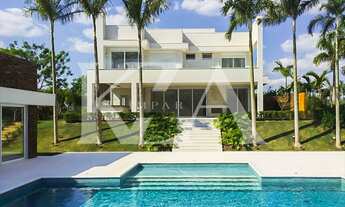 Imagem 2: Arquitetura imponente com lazer exclusivo na Fazenda da Grama