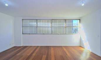 Imagem 2: Espaçoso Apartamento com 3 Quartos, Ambiente Iluminado e Charme na Avenida Angélica