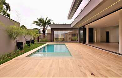 Imagem 2: Casa em Condomínio de Tamboré em Barueri-SP 4 Suítes, 4 Vagas de Garagem 540m²